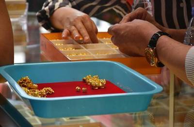 可可鑫硬金水贝国际珠宝交易中心展厅喜庆开业，引领珠宝交易新篇章