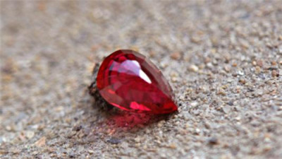 鸽血红宝石选购指南 权威交易渠道与诚信保障解析